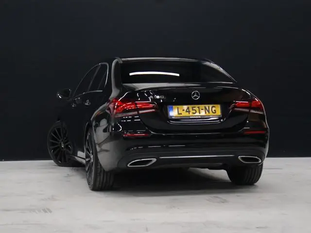 Mercedes-Benz A-klasse 180 Business Solution Luxury [APPLE CARPLAY, STOELVERWARMING, CAMERA, DODEHOE...