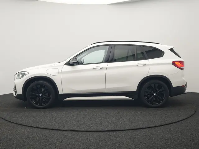 BMW X1 xDrive25e Sportline Plug In Hybrid 221pk Dealer O.H. PHEV | Trekhaak Afn. | Camera | Sportsto...