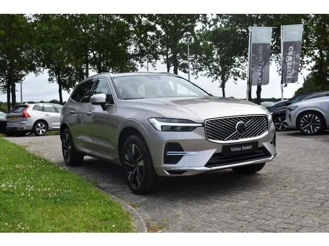 Volvo XC60 T6 AWD 350PK Automaat Plug-in Hybrid Plus Bright | H&K | 360 Camera | Panodak | Stoelverw...