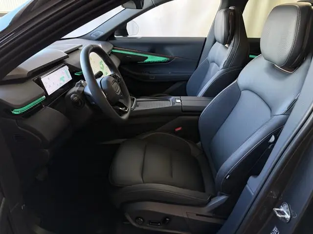 Lynk & Co 08