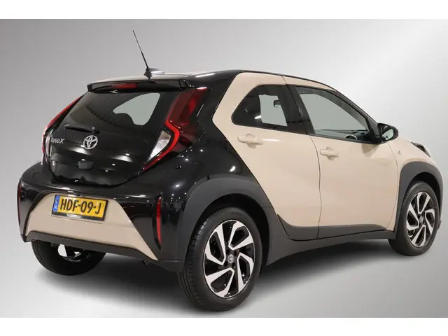Toyota Aygo X 1.0 VVT-i MT Pulse, Apple CarPlay en Android Auto, Parkeercamera, Adaptive Cruise cont...