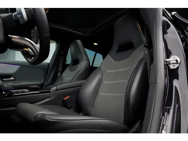 Mercedes-Benz CLA-klasse 250e AMG Line / Pano / Sfeerverlichting / SOH 96,1 / Stoelverwarming+Ventil...