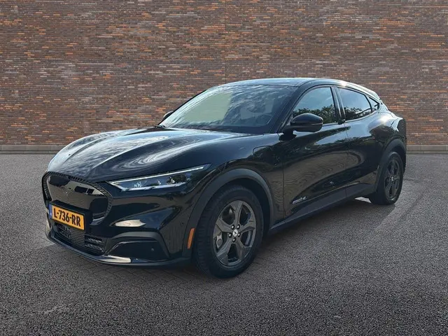 Ford Mustang Mach-E Extended 98 kWh ECC LMV LEDER NAVI SOH 94%