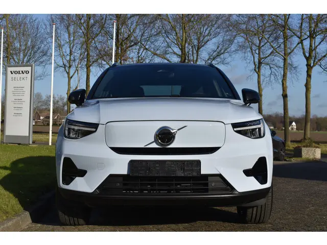 Volvo EX40 Extended Range 252PK Plus 82KWH | Visual park assist | Extra getint glas achter | Climate...