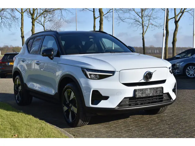 Volvo EX40 Extended Range 252PK Plus 82KWH | Visual park assist | Extra getint glas achter | Climate...