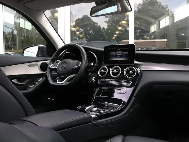 Mercedes-Benz GLC 250 4MATIC AMG Line | Panoramadak | Trekhaak | Adaptive Cruise control