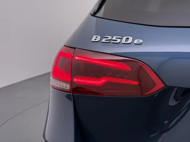 Mercedes-Benz B-klasse 250e AMG // SoH 95,3% // Distronic // 360 Camera // Memory // Burmester // He...