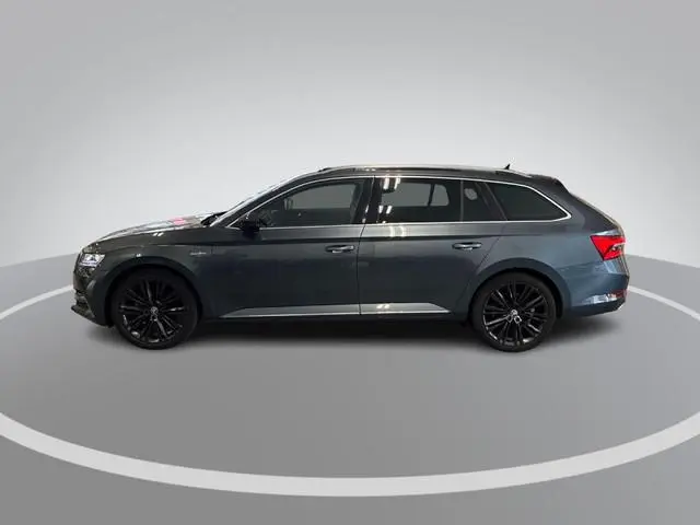 Skoda Superb Combi 1.4 TSI iV 218pk DSG Laurin & Klement · Panoramadak · Inklap. Trekhaak · Canton A...