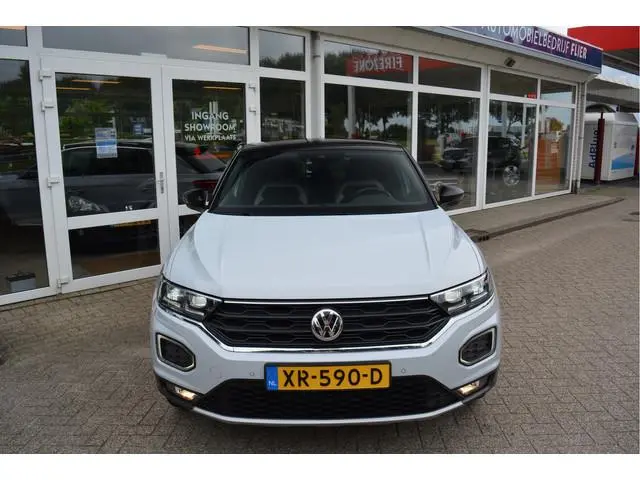 Volkswagen T-Roc 1.5 TSI 150PK Sport Exclusive | Adaptive | Stoel VW | 18Inch | Trekhaak |