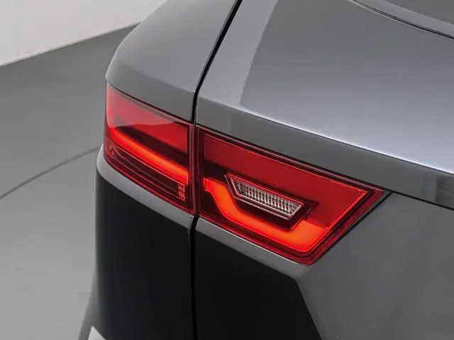 Jaguar E-PACE 2.0 P200 AWD R-Dynamic VAN: 30.900,- VOOR: 27.877,- UW WKVOORDEEL: 3.023,- | RIJKLAARP...
