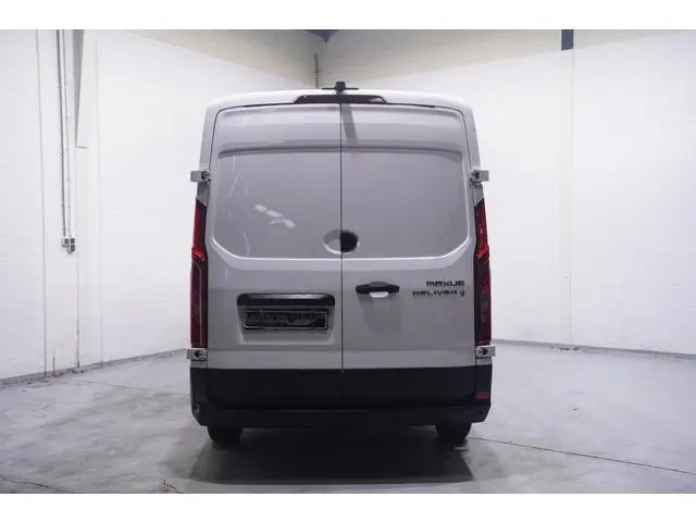 Maxus Deliver9