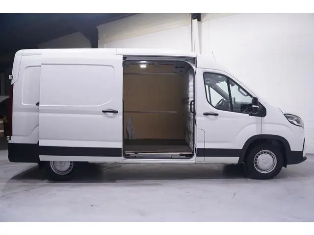 Maxus Deliver9