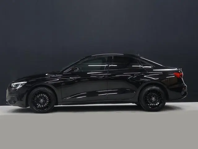 Audi A3 Limousine 30 TFSI Business edition [APPLE CARPLAY, VOL LEDER, FULL LED, DIGITAL DASH, KEYLES...
