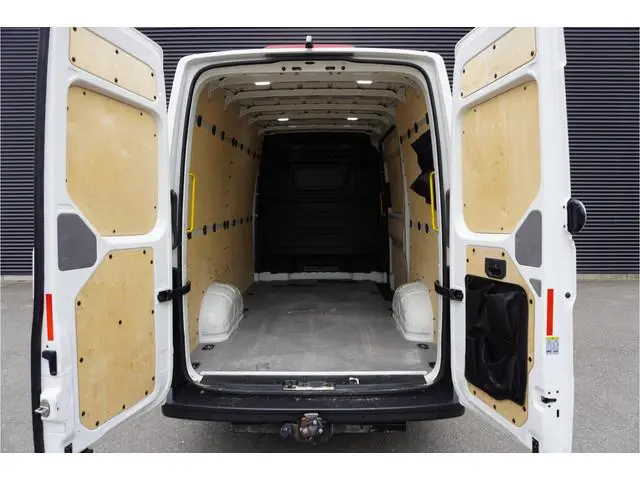 Volkswagen Crafter MARGE 180pk Automaat L3H3/L2H2 LED Apple Carplay Camera Trekhaak Cruise control S...