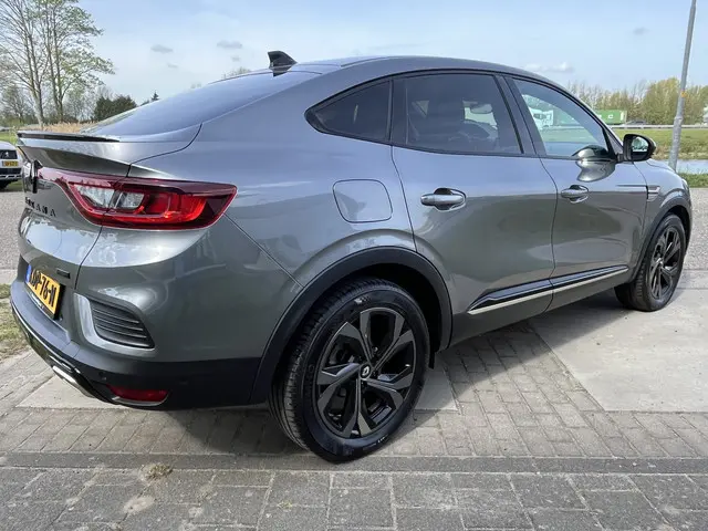 Renault Arkana 1.6 E-Tech hybrid 145PK E-Tech R.S.Line engineered / Dealer onderhouden / Adaptive Cr...