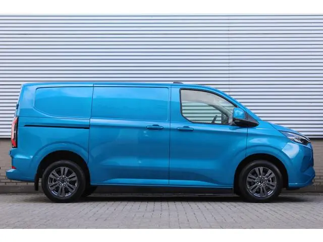 Ford E-Transit Custom 320 L2H1 Limited 65 kWh | Adaptieve Cruise | BLIS | Elektr. Schuifdeur | Winte...