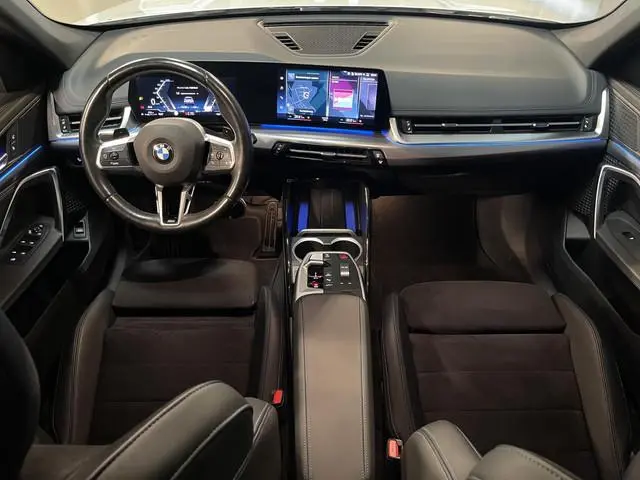 BMW X1 sDrive18i M Sport Shadow Line 18"/Sportstoelen/Adaptieve cruise/Keyless/Stoelverwarming/Camer...