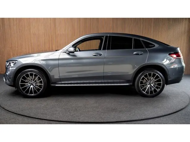 Mercedes-Benz GLC-klasse Coupé 300e 4M AMG Schuifdak Leer Navi 360 Distronic+ Stoelventilatie Memory...
