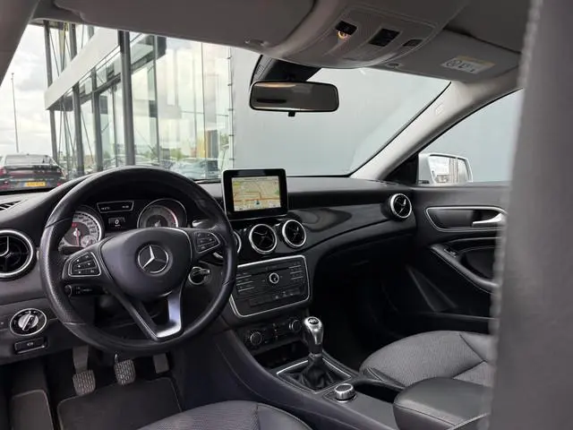 Mercedes-Benz CLA-klasse 180 INCL. 12 M GARANTIE + BEURT & APK | 2E EIGENAAR NAP | Z.G.A.N ALL SEASO...