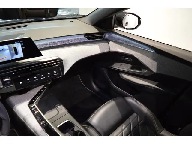 Peugeot e-5008
