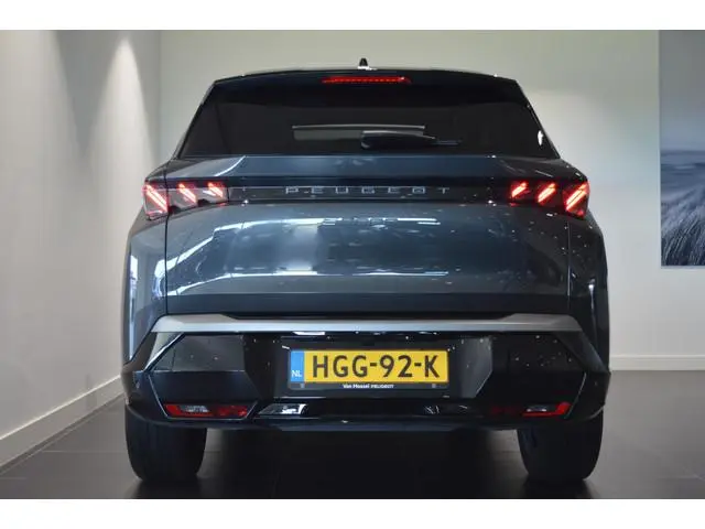 Peugeot e-5008