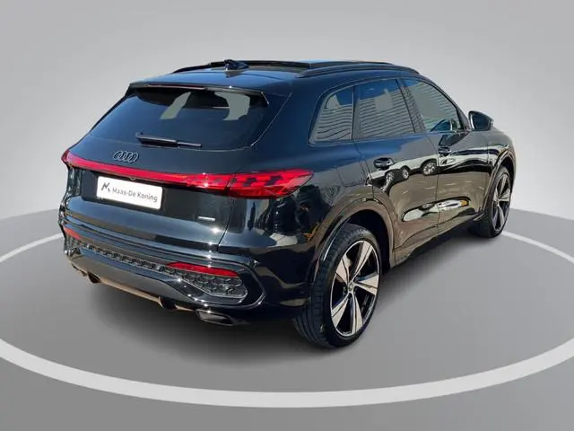 Audi Q5 40TFSIe 220KW/299PK Quatro S-edition Panoramadak · 360° Camera + parkeersensoren · Apple/And...