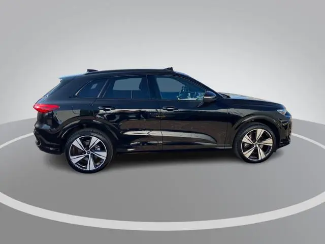 Audi Q5 40TFSIe 220KW/299PK Quatro S-edition Panoramadak · 360° Camera + parkeersensoren · Apple/And...