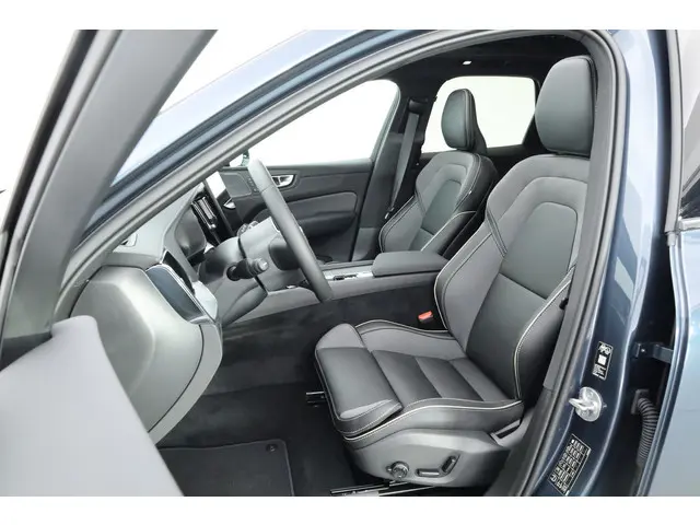 Volvo XC60 T8 Plug-in hybrid Ultra Black Edition | Luchtvering | Pano | HUD | Memory seats | Elek. T...