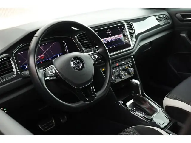 Volkswagen T-Roc 1.5 TSI 150pk DSG R-Line Sport Trekhaak Camera Stuur+Stoelverwarming Keyless Panora...