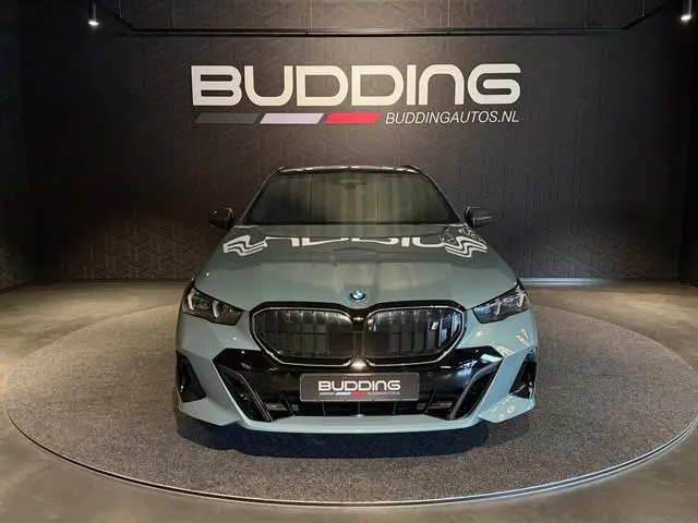 BMW i5 Touring eDrive40 M Sport | Pano | Bowers & Wilkins | Driving Assist Pro