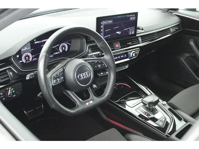 Audi A4 Avant 35 TFSI 150pk S-Tronic 2x S-Line Competition Stoelverwarming Virtual Cockpit Navigatie