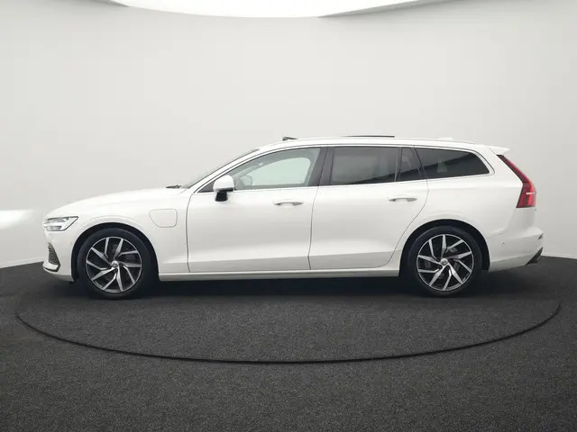 Volvo V60 T6 Twin Engine AWD Momentum Pro Plug In Hybrid 340pk Dealer O.H PHEV | Panodak | Adaptive...