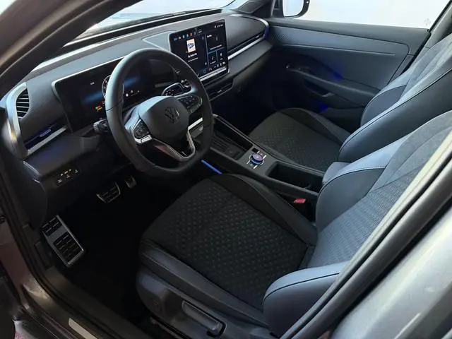 Volkswagen T-Roc 1.5 eTsi 150PK R-LINE EDITION BLACK STYLE IQ LED/GRIL/LOGO STOEL/STUUR.VERW ELEK.KL...