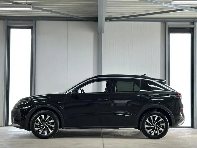 Volkswagen T-Roc 1.5 eTsi 150 pk Life First Edition | Comfort | Camera | Trekhaak |