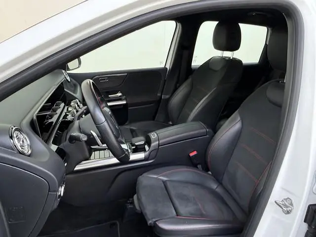 Mercedes-Benz B-klasse 180 Premium Plus AMG /18 Inch /Sfeerverlichting
