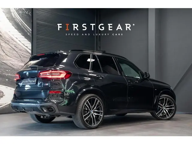 BMW X5 xDrive40d High Executive *M-Sport / Panorama / Harman-Kardon / HUD / Memory / Surround-view*