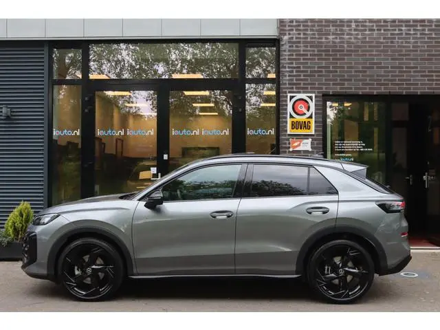Volkswagen T-Roc 1.5 eTsi R-Line Black Style Pano/IQ.Light/Keyless/Camera/ACC/Elek. klep/20"/Trekhaa...
