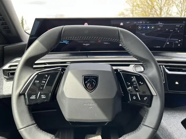 Peugeot e-3008