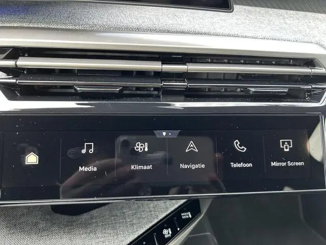 Peugeot e-3008
