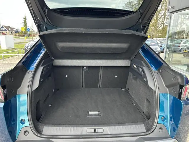 Peugeot e-3008