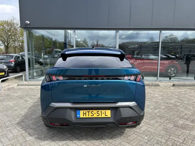 Peugeot e-3008