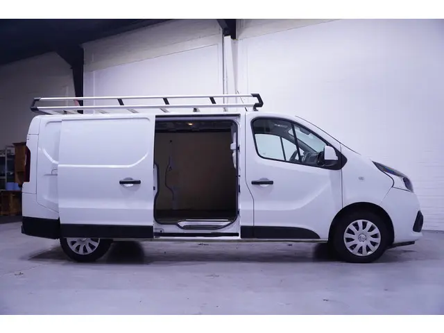Nissan NV300