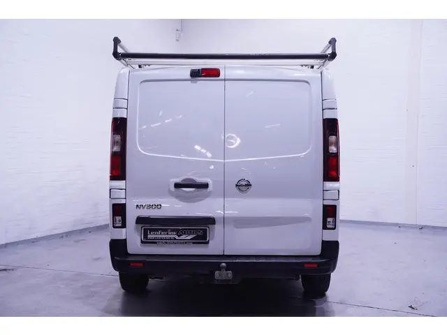 Nissan NV300