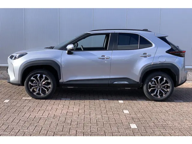 Toyota Yaris Cross 1.5 Hybrid 115 Dynamic | Comfort Pack | Stoel- en Stuurverwarming | Voorruit Verw...