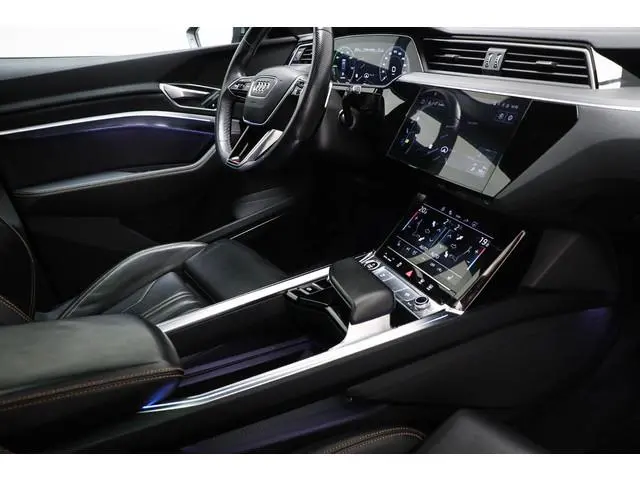 Audi e-tron 55 S-line quattro 300kW | SOH 95% | PANORAMADAK | LUCHTVERING | B&O | CAMERA | 21"