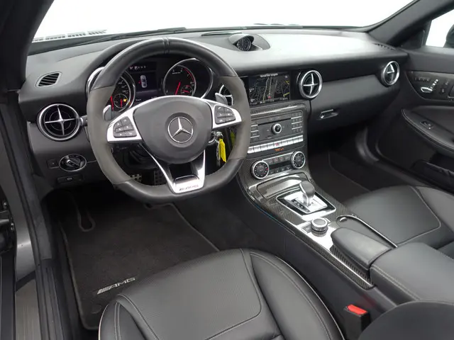 Mercedes-Benz SLC 43 AMG 368pk Designo Aut- Carbon Pakket, IWC, Memory Seats, Mountaungrijs Magno, M...