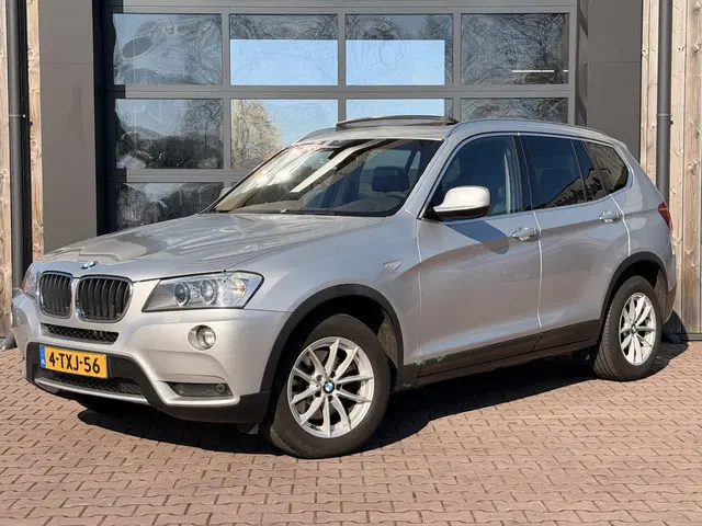 BMW X3 xDrive20i Chrome Line Edition | Automaat | Xenon | Pano | Navi | Leder | Cruise | Sportstoele...