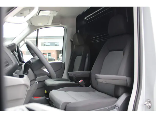 Volkswagen Crafter 30 2.0 TDI L3H3 140pk - Navigatie - DAB - Geveerde Stoel - Camera - Carplay - Rij...
