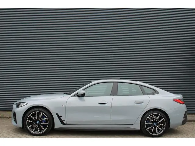 BMW i4 eDrive40 84 kWh M-Sport Schuif-/kanteldak Leer Camera Led SOH 97%