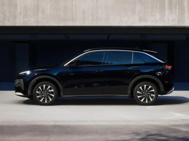 Volkswagen T-Roc Life First Edition 1.5 eTSI 85 kW / 116 PK SUV 7 v Achteruitrijcamera | CarPlay